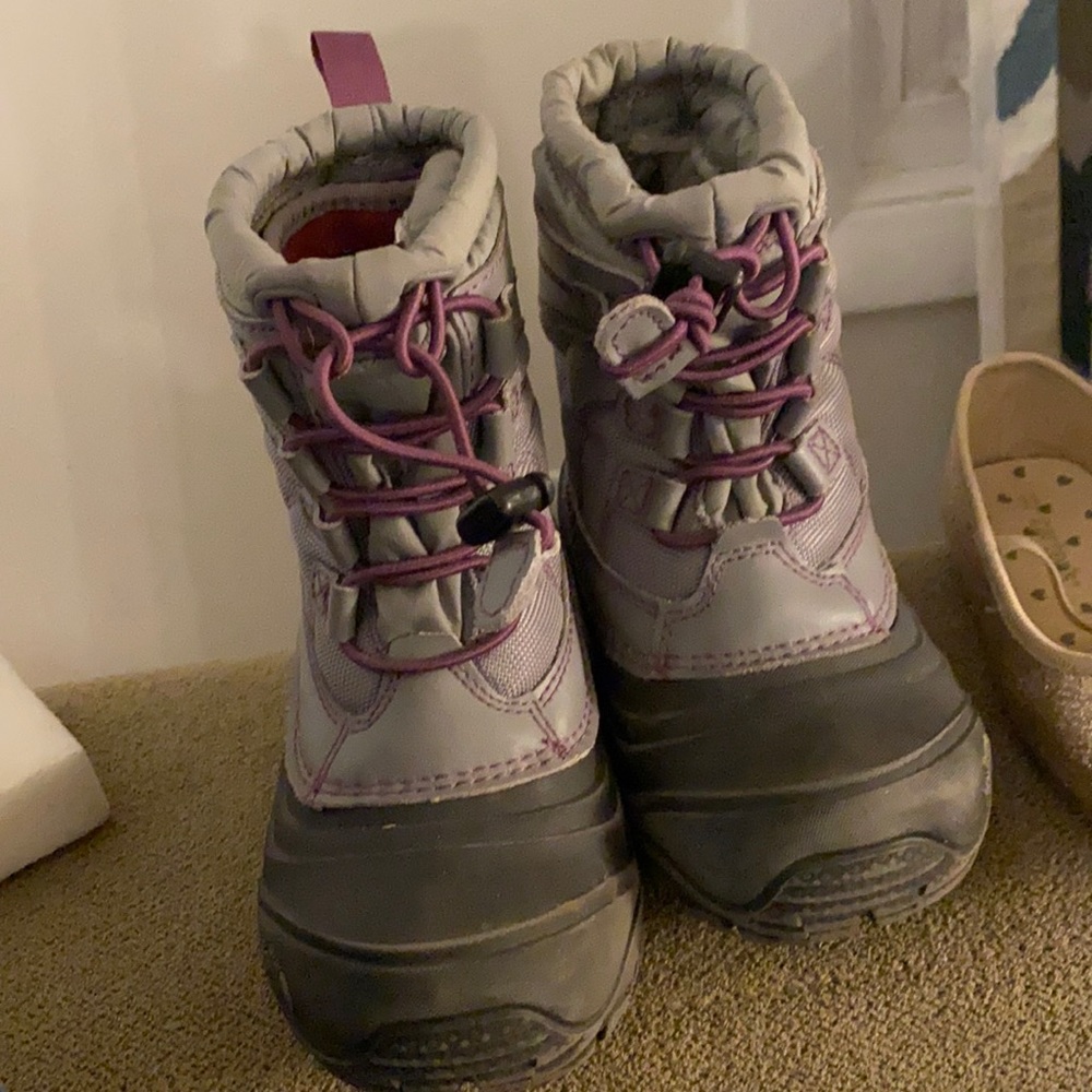 Snow boots